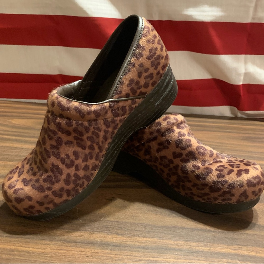 Croft & Barrow Juliana Animal Print Clogs 9.5
